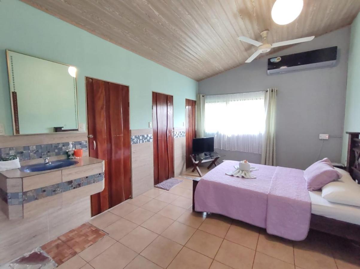 The Corner Airbnb Пуерот-Хіменес Екстер'єр фото