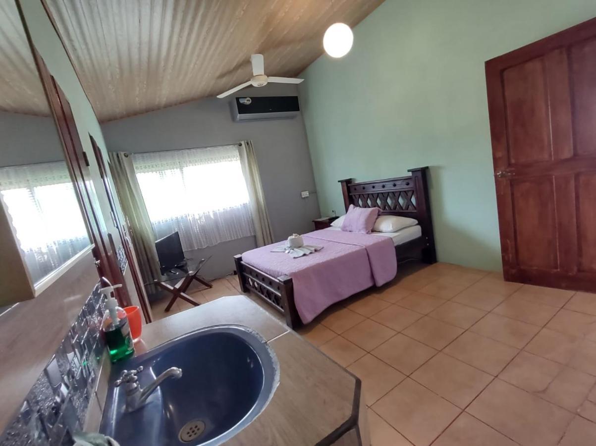 The Corner Airbnb Пуерот-Хіменес Екстер'єр фото