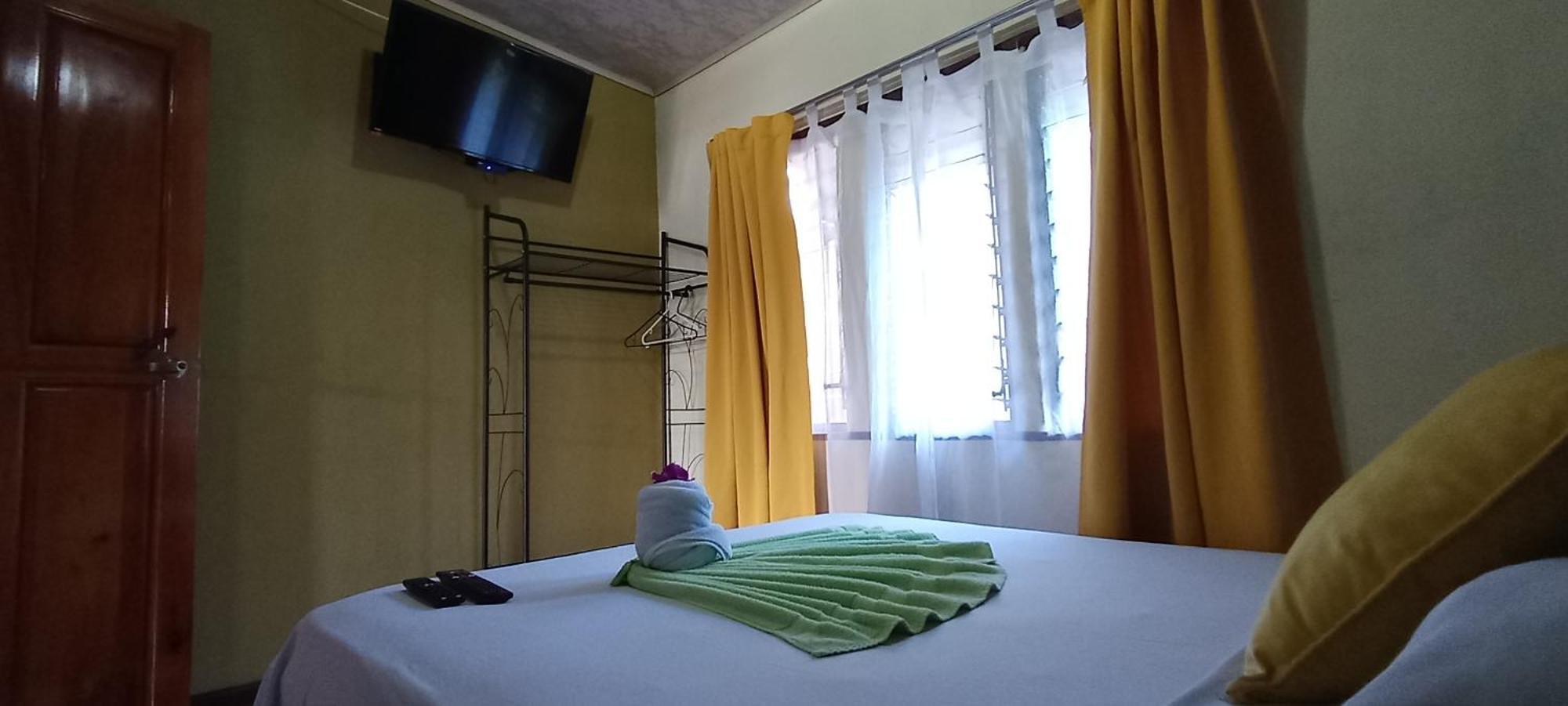 The Corner Airbnb Пуерот-Хіменес Номер фото